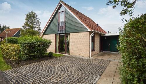 Three-Bedroom Holiday Home 