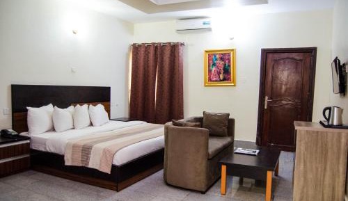 Standard Queen Room