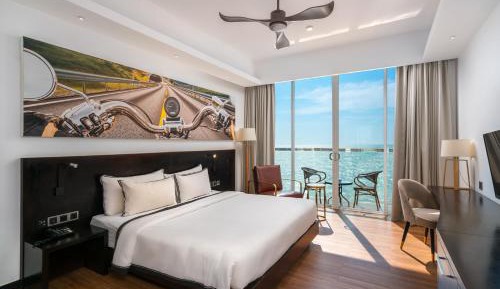 Super Deluxe King Room With Sea View and Balcony 
