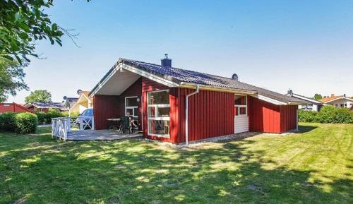 Three-Bedroom Holiday Home 