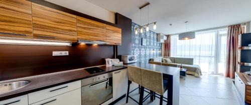 One-Bedroom Apartment with Side Sea View
