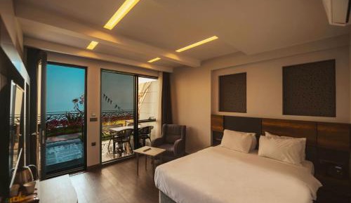 Deluxe Double Room with Garden and Terrace