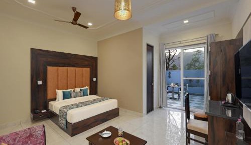 Courtyard Pool View Room with Private Balcony