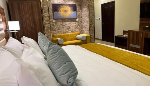 Deluxe King Room