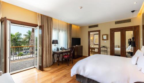 Terrace Suite Golf View