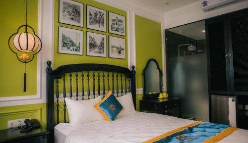 Deluxe Queen Room