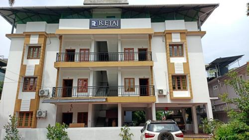 Deluxe Double Room (2 Adults + 1 Child)