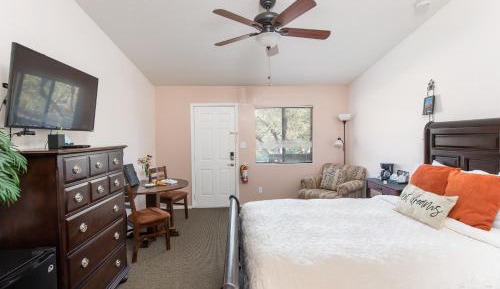 Deluxe Queen Room