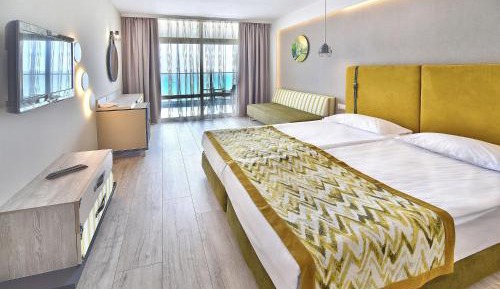 Double or Twin Room with Sea View - Free Infinity Pool and Private Beach Access