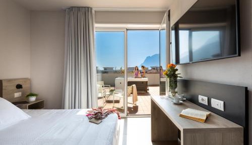 Double Room with Terrace and Jacuzzi