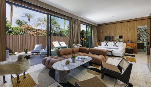 Suite with Hot Tub