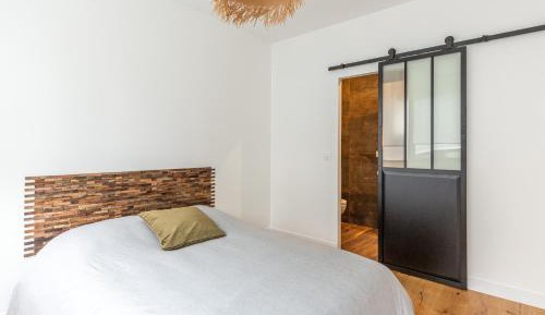 Apartment with Shower