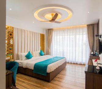 Deluxe Double or Twin Room with Mountain View