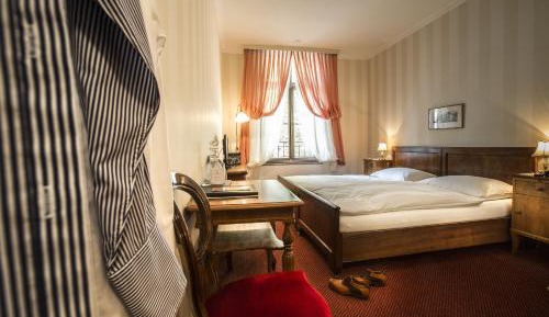 Classic double room with rock view