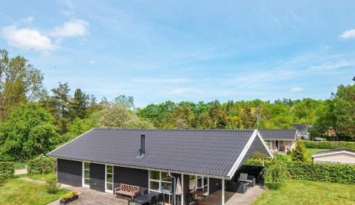 Three-Bedroom Holiday Home 