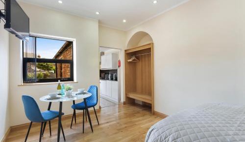 Apartment with Shower