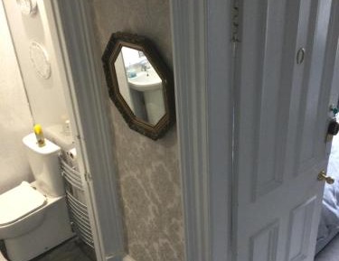 Single Room with Mountain View (ADJACENT private shower/ toilet)