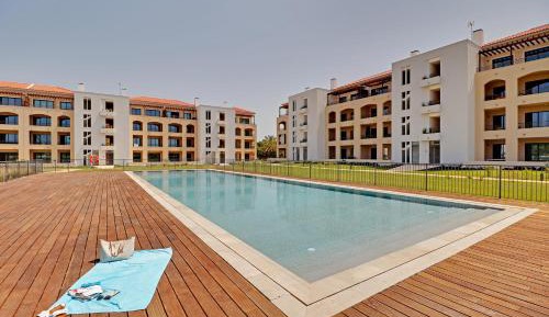 Apartment with Pool View 