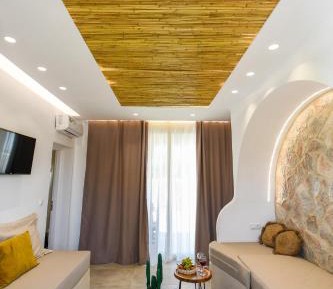 Suite with Hot Tub
