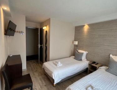 Twin Room with Shower