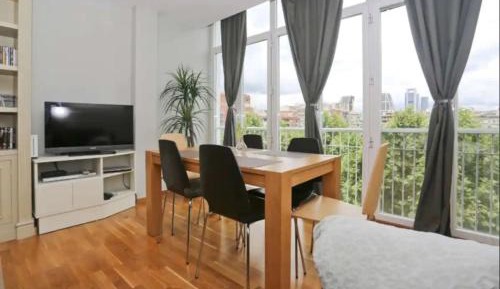Deluxe Apartment