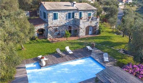 Three-Bedroom Holiday Home 
