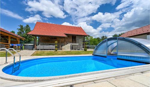 Three-Bedroom Holiday Home 