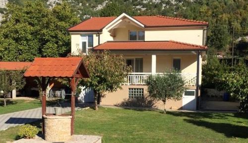 Villa with Garden View
