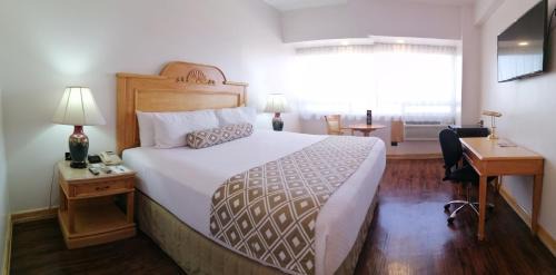 Deluxe Queen Room