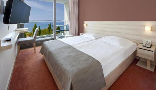 Superior Room with Balcony and Sea View