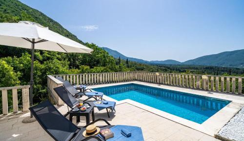 Three Bedroom Villa with Swimming Pool