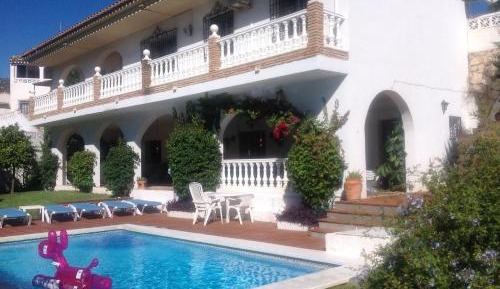 Villa with Garden View
