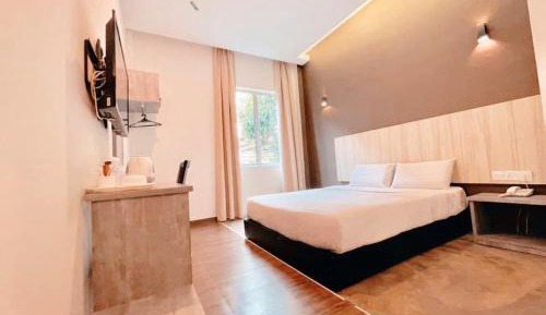 Deluxe Queen Room
