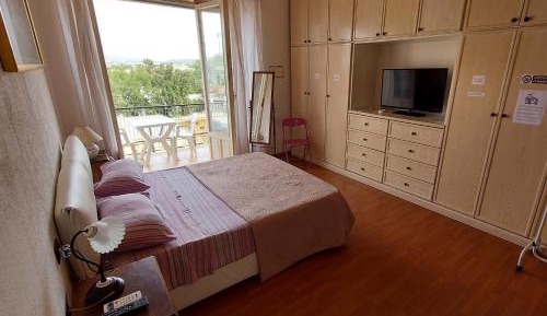 Standard Double Room with Shared Bathroom