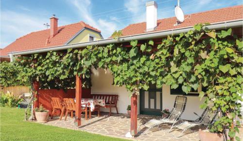 One-Bedroom Holiday Home
