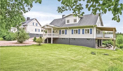 Six-Bedroom Holiday Home