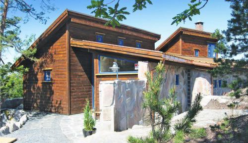 Three-Bedroom Holiday Home 