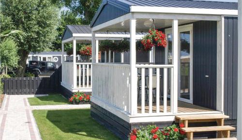 One-Bedroom Holiday Home