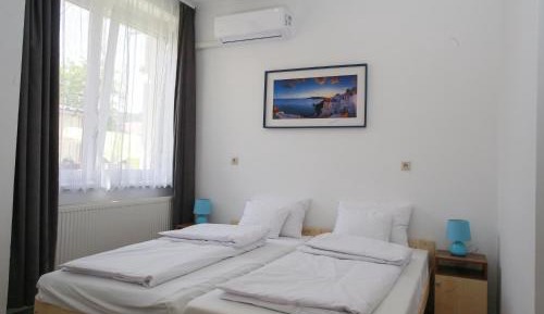 Quadruple Room with Private Bathroom