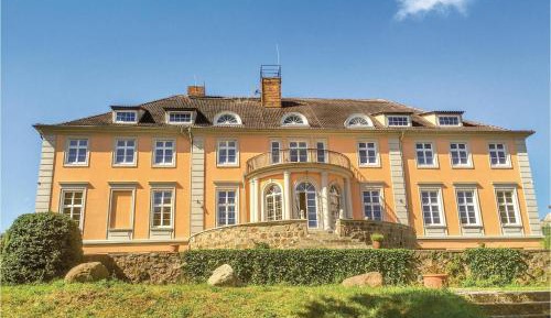 Seventeen-Bedroom Holiday home