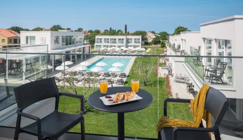 Luxury One-Bedroom Apartment with Balcony