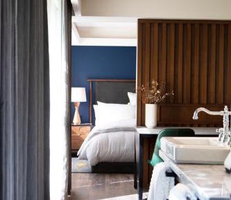 Deluxe King Suite