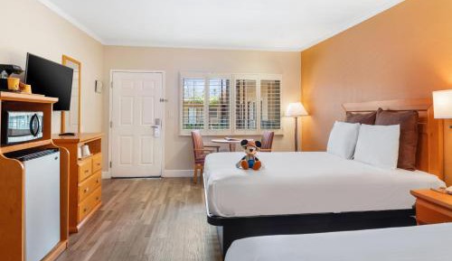 Deluxe Queen Room