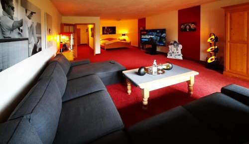 Deluxe Studio