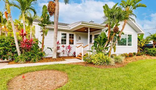 5405 Plaza De Las Palmas, Siesta Key, FL (Tropical Paradise) W/Pool