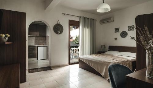 Family Studio (3 Adults + 1 Child)