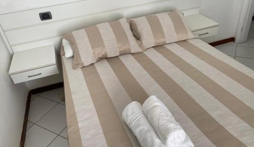 One-Bedroom Apartment - 201C (No Pool Access and just fan)