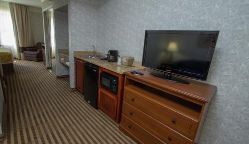 King Suite - Non-Smoking