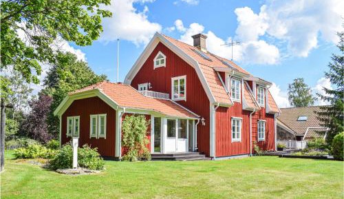 Four-Bedroom Holiday Home