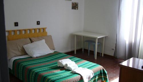 Single Room with Shared Bathroom